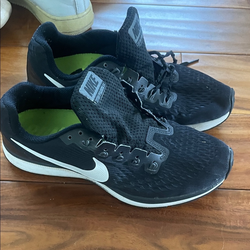 Nike Women’s  Black and White Athletic Shoes - Missing 1 shoe lace